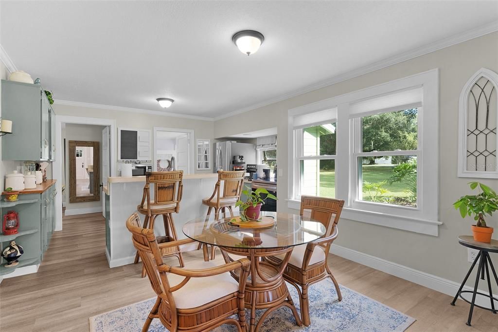 For Sale: $247,000 (2 beds, 1 baths, 840 Square Feet)