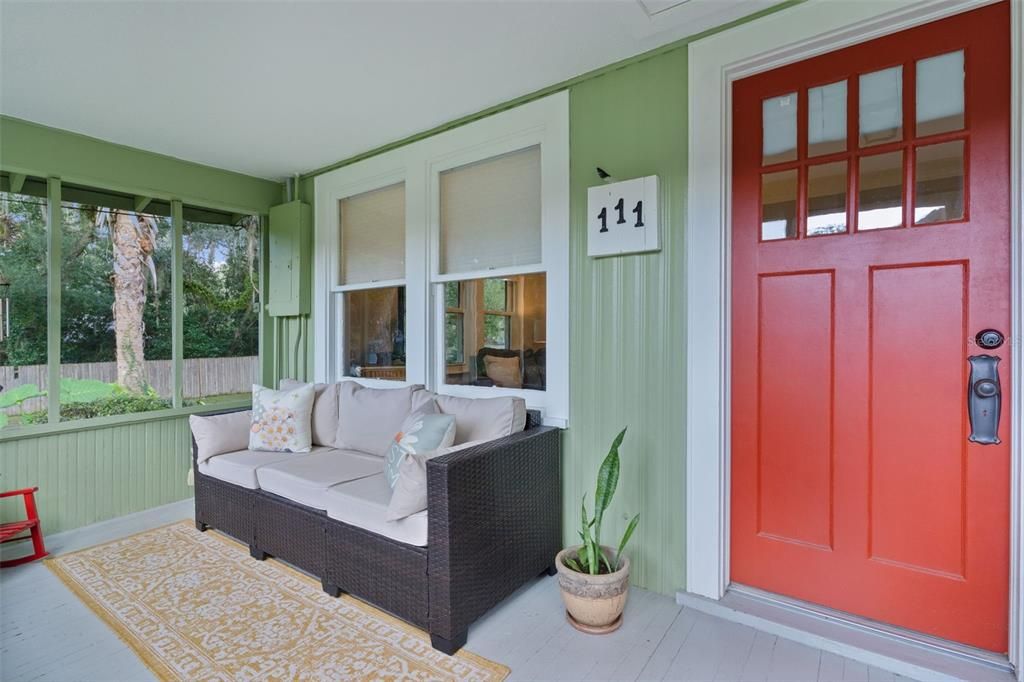 For Sale: $247,000 (2 beds, 1 baths, 840 Square Feet)