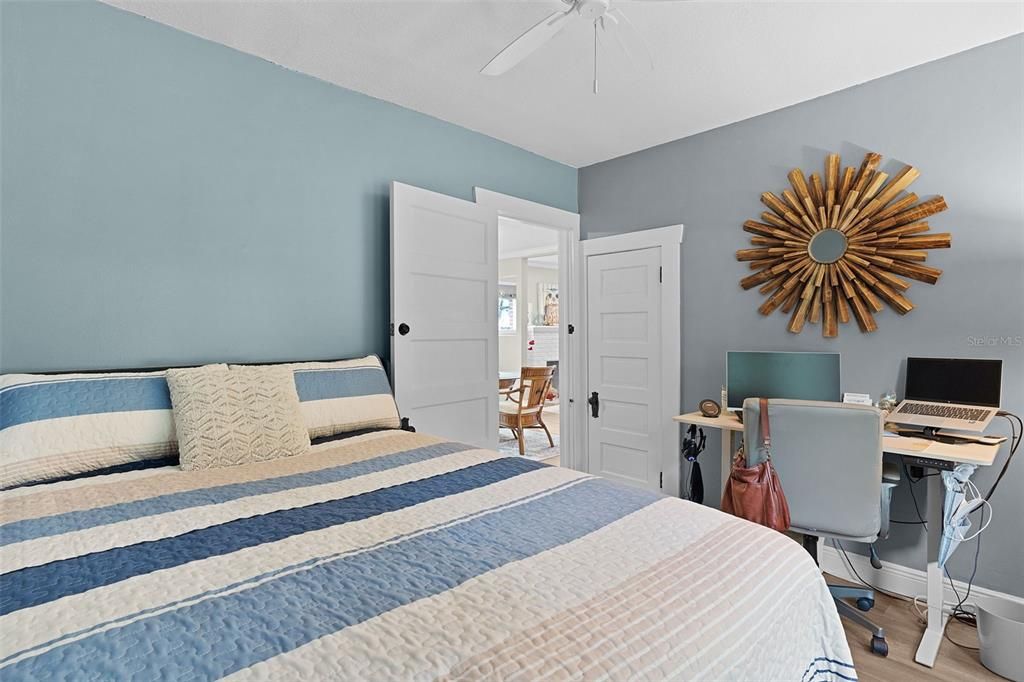 For Sale: $247,000 (2 beds, 1 baths, 840 Square Feet)