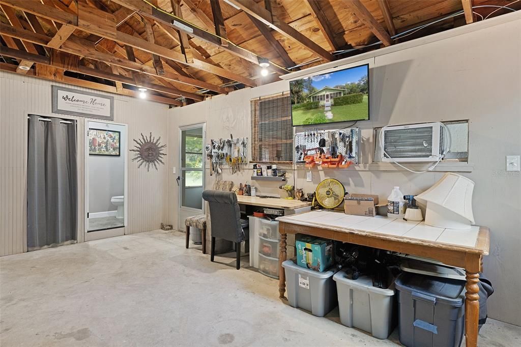 For Sale: $247,000 (2 beds, 1 baths, 840 Square Feet)