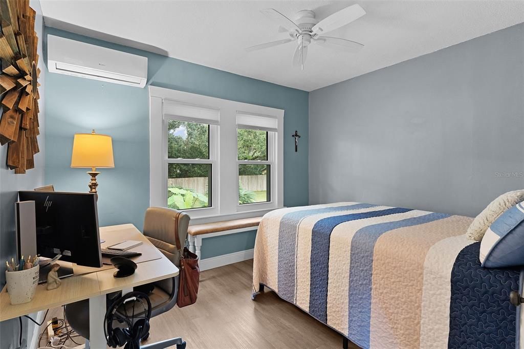 For Sale: $247,000 (2 beds, 1 baths, 840 Square Feet)