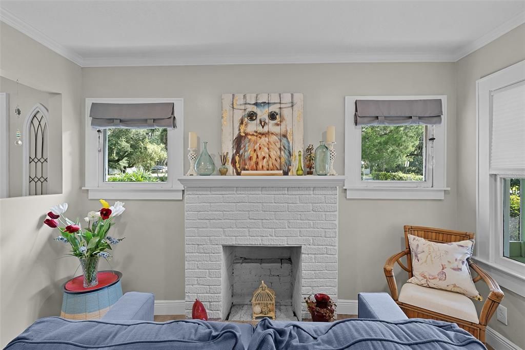 For Sale: $247,000 (2 beds, 1 baths, 840 Square Feet)