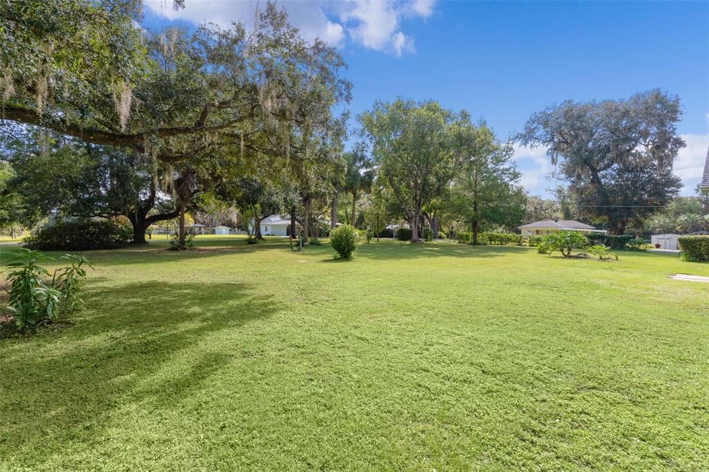 For Sale: $247,000 (2 beds, 1 baths, 840 Square Feet)