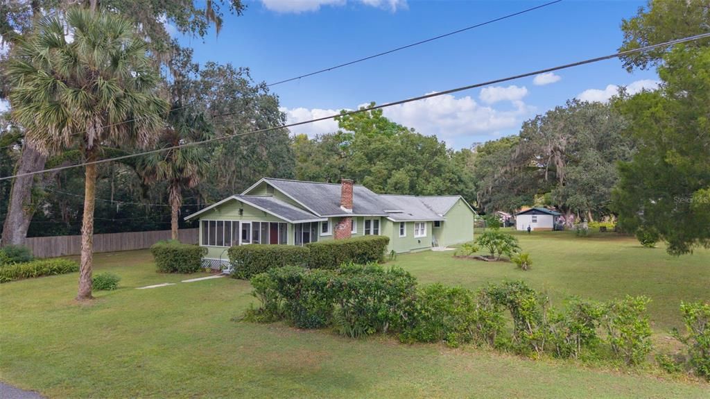 For Sale: $247,000 (2 beds, 1 baths, 840 Square Feet)