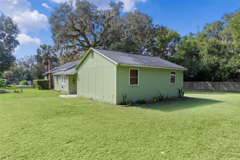 For Sale: $247,000 (2 beds, 1 baths, 840 Square Feet)