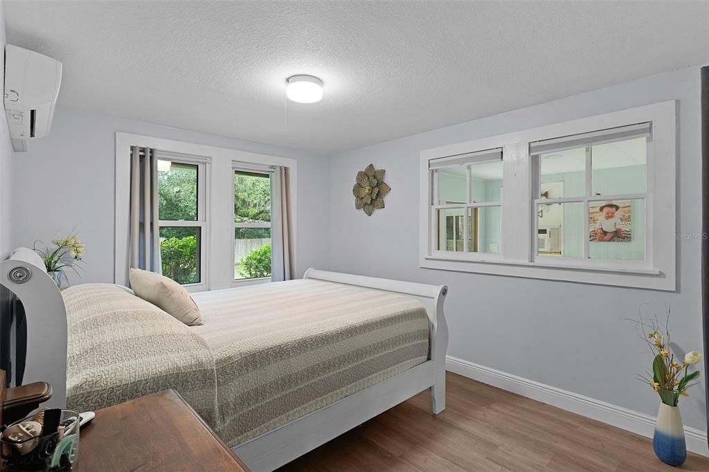 For Sale: $247,000 (2 beds, 1 baths, 840 Square Feet)