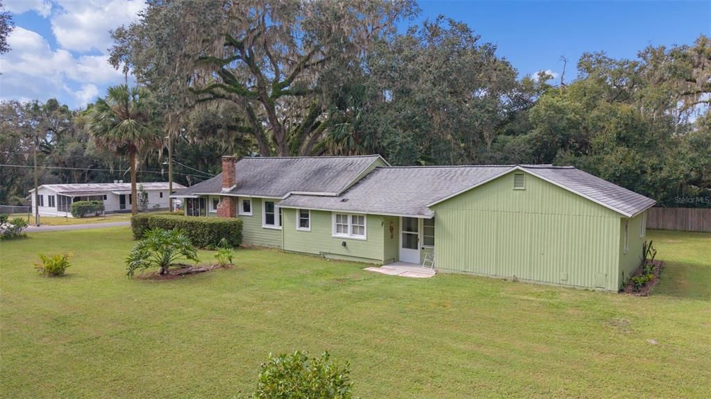 For Sale: $247,000 (2 beds, 1 baths, 840 Square Feet)