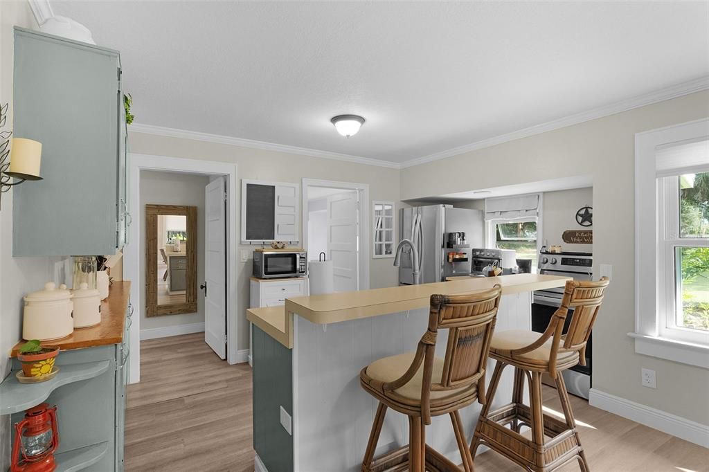 For Sale: $247,000 (2 beds, 1 baths, 840 Square Feet)