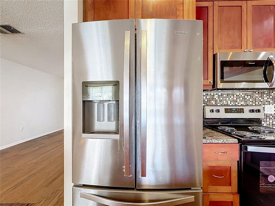 合同活跃: $399,900 (3 贝兹, 2 浴室, 1861 平方英尺)