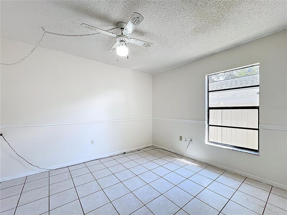 合同活跃: $399,900 (3 贝兹, 2 浴室, 1861 平方英尺)