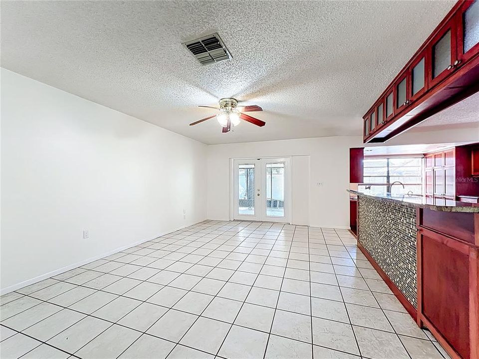 合同活跃: $399,900 (3 贝兹, 2 浴室, 1861 平方英尺)