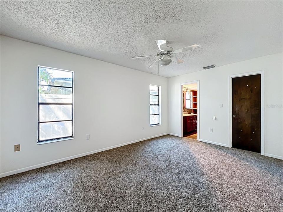 合同活跃: $399,900 (3 贝兹, 2 浴室, 1861 平方英尺)