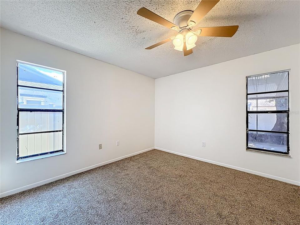 合同活跃: $399,900 (3 贝兹, 2 浴室, 1861 平方英尺)