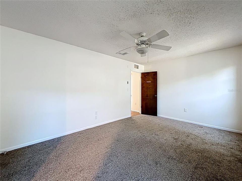 合同活跃: $399,900 (3 贝兹, 2 浴室, 1861 平方英尺)