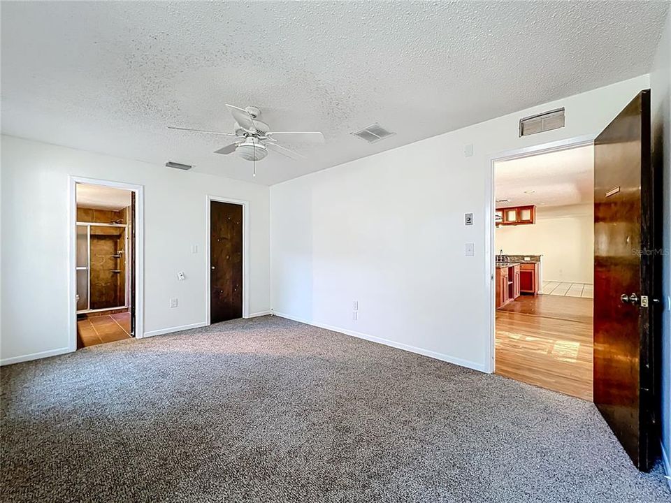 合同活跃: $399,900 (3 贝兹, 2 浴室, 1861 平方英尺)