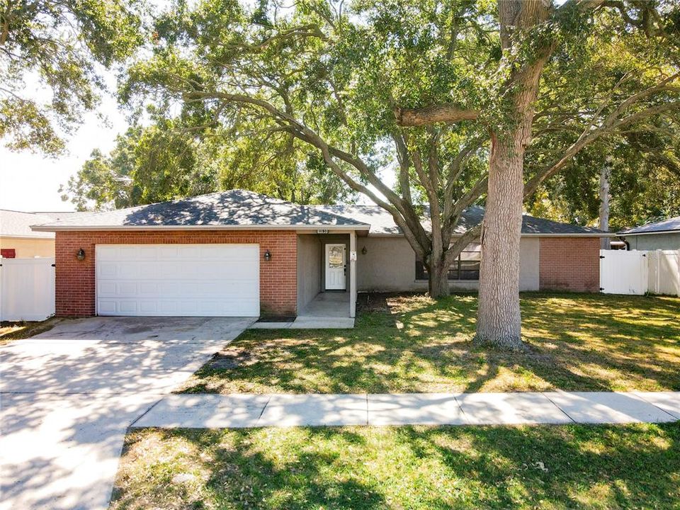 合同活跃: $399,900 (3 贝兹, 2 浴室, 1861 平方英尺)