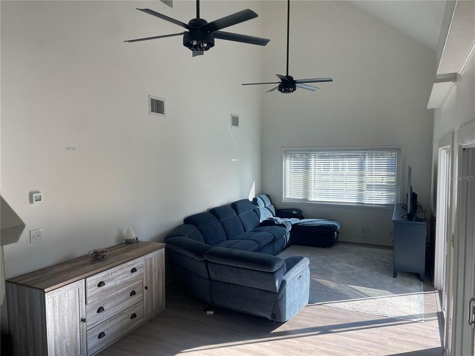 待售: $776,000 (2 贝兹, 2 浴室, 1365 平方英尺)