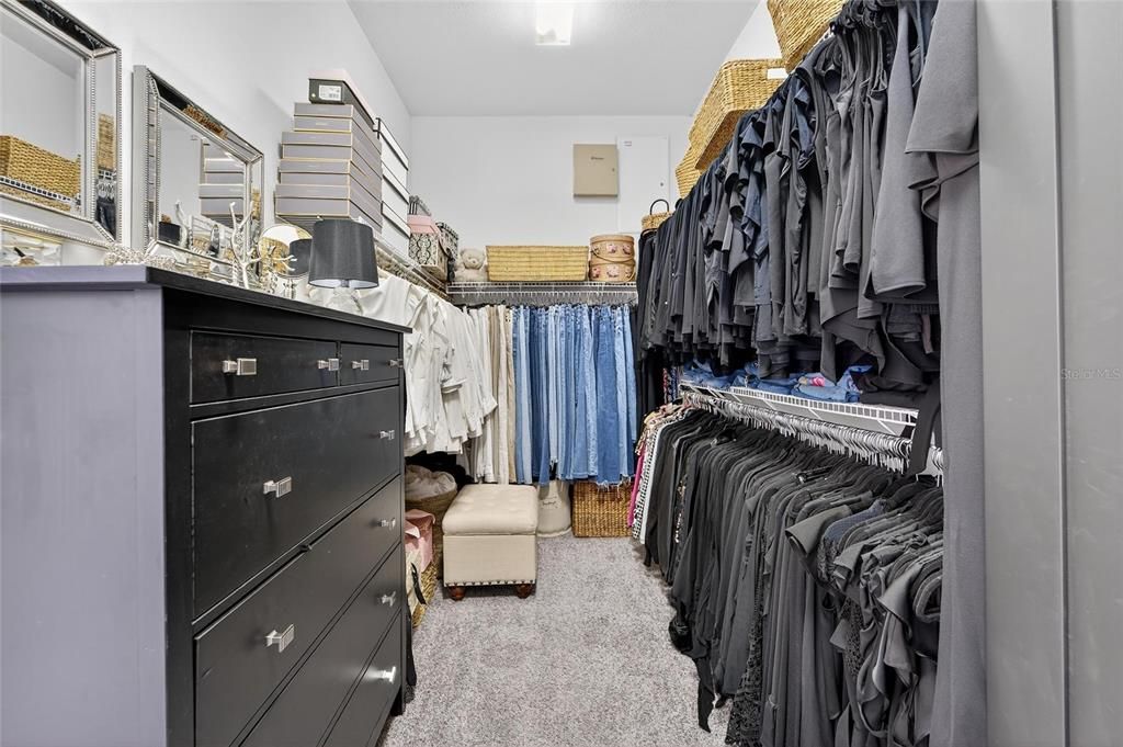 For Sale: $800,000 (4 beds, 3 baths, 2988 Square Feet)