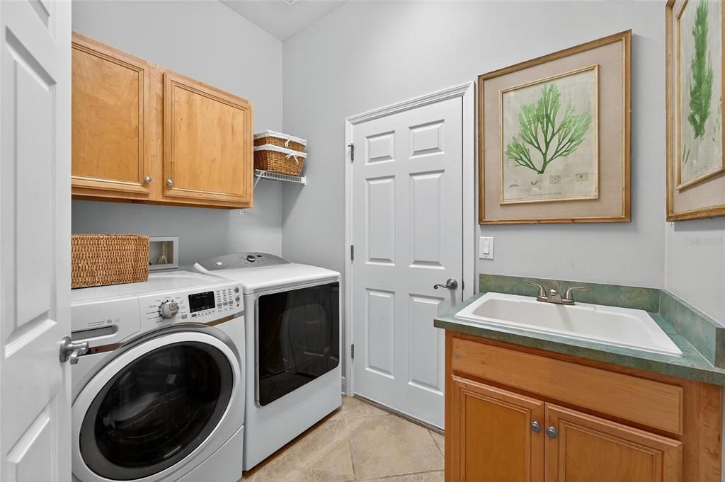 For Sale: $800,000 (4 beds, 3 baths, 2988 Square Feet)