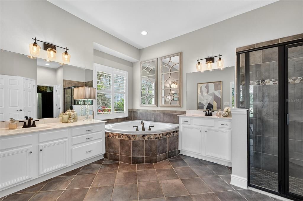 For Sale: $800,000 (4 beds, 3 baths, 2988 Square Feet)