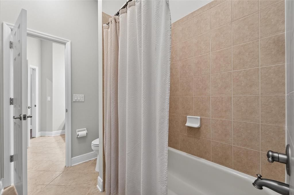 For Sale: $800,000 (4 beds, 3 baths, 2988 Square Feet)