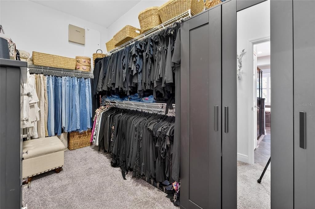 For Sale: $800,000 (4 beds, 3 baths, 2988 Square Feet)