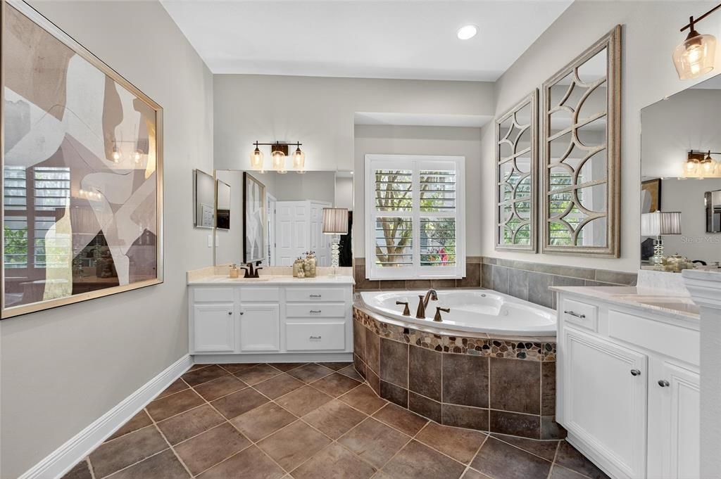 For Sale: $800,000 (4 beds, 3 baths, 2988 Square Feet)