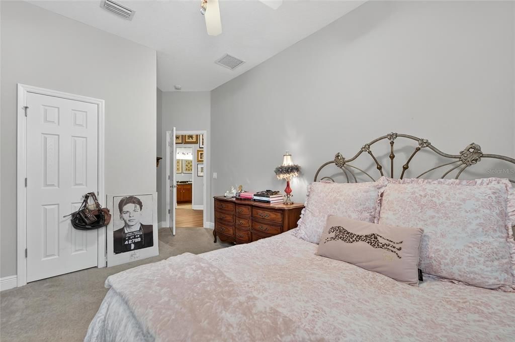 For Sale: $800,000 (4 beds, 3 baths, 2988 Square Feet)