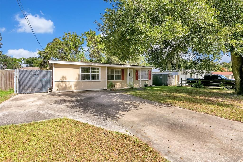 Active With Contract: $295,000 (3 beds, 1 baths, 1200 Square Feet)