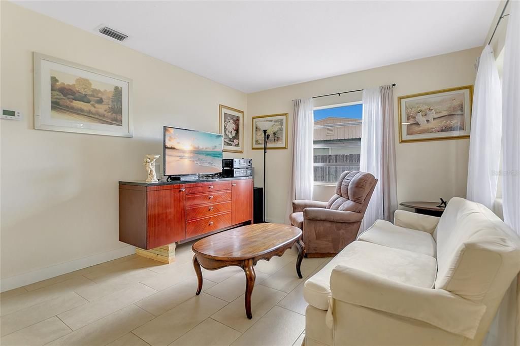 Active With Contract: $295,000 (3 beds, 1 baths, 1200 Square Feet)