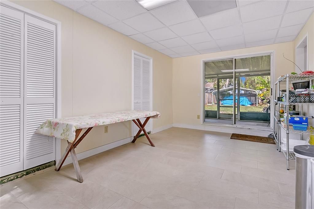 Active With Contract: $295,000 (3 beds, 1 baths, 1200 Square Feet)