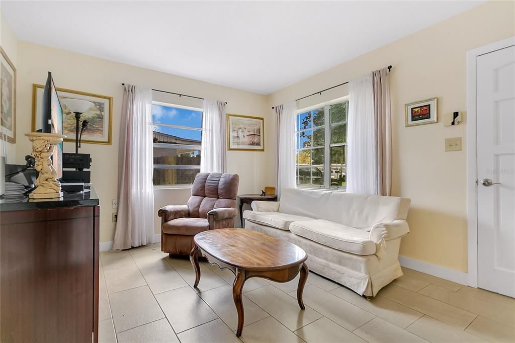 Active With Contract: $295,000 (3 beds, 1 baths, 1200 Square Feet)