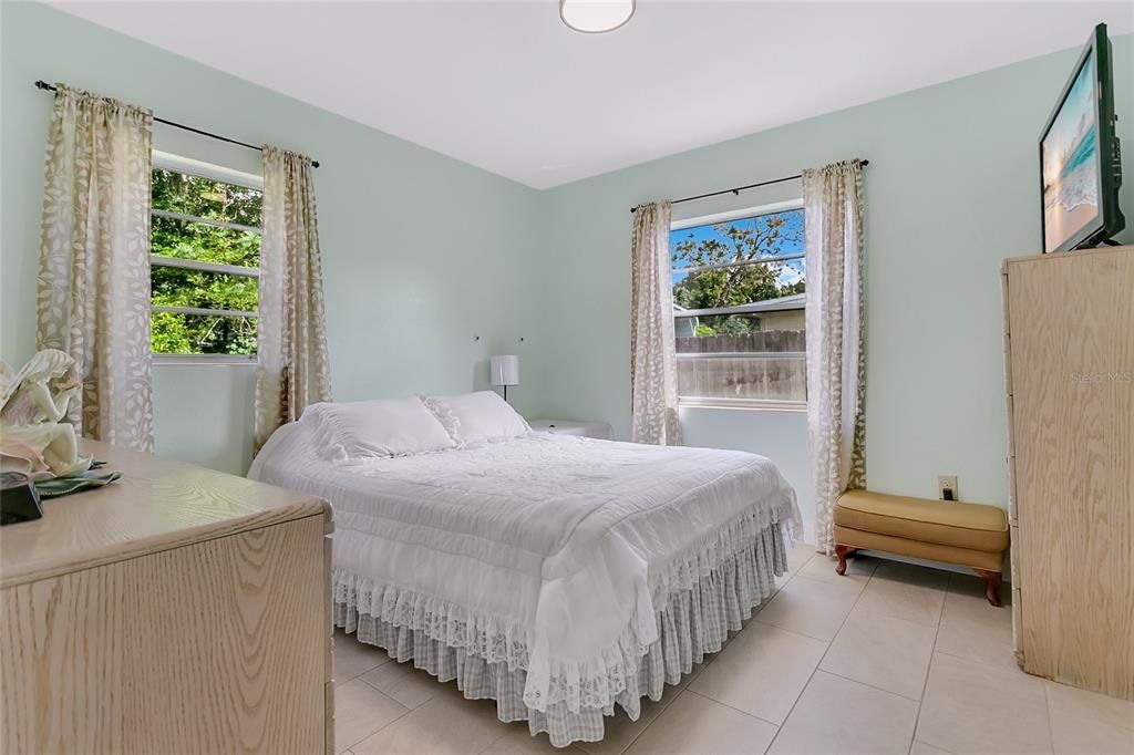 Active With Contract: $295,000 (3 beds, 1 baths, 1200 Square Feet)