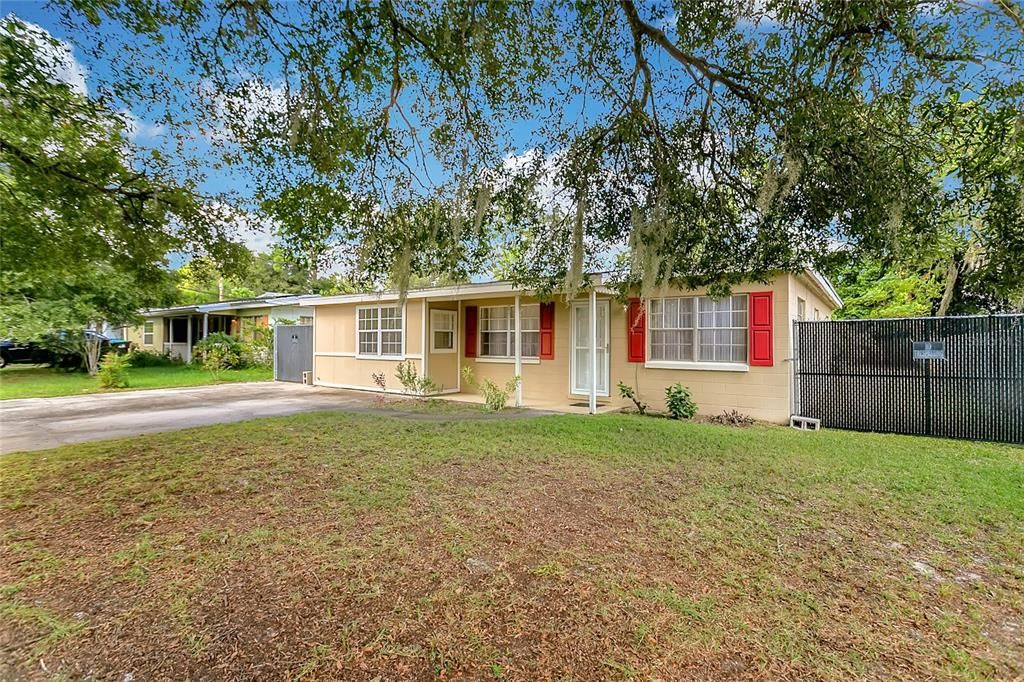 Active With Contract: $295,000 (3 beds, 1 baths, 1200 Square Feet)