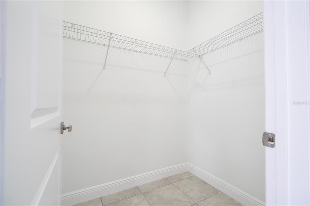 待售: $235,900 (4 贝兹, 2 浴室, 1580 平方英尺)