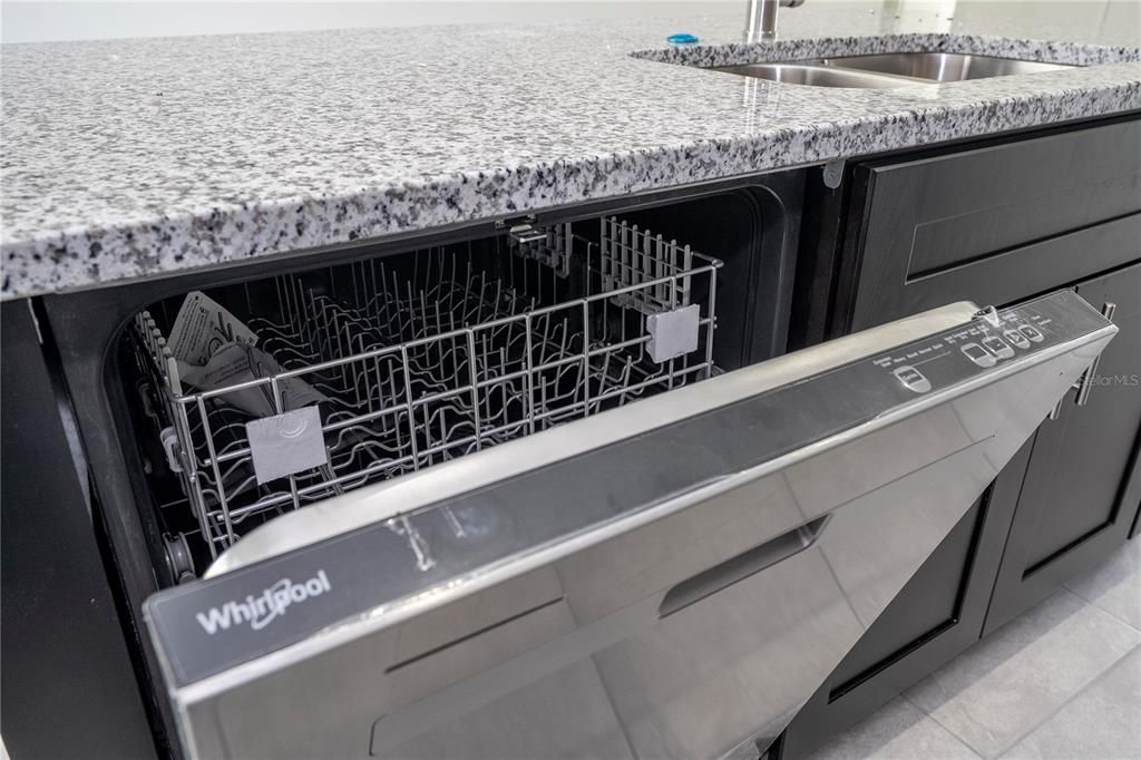 待售: $235,900 (4 贝兹, 2 浴室, 1580 平方英尺)