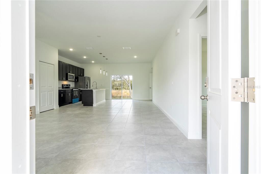 待售: $235,900 (4 贝兹, 2 浴室, 1580 平方英尺)