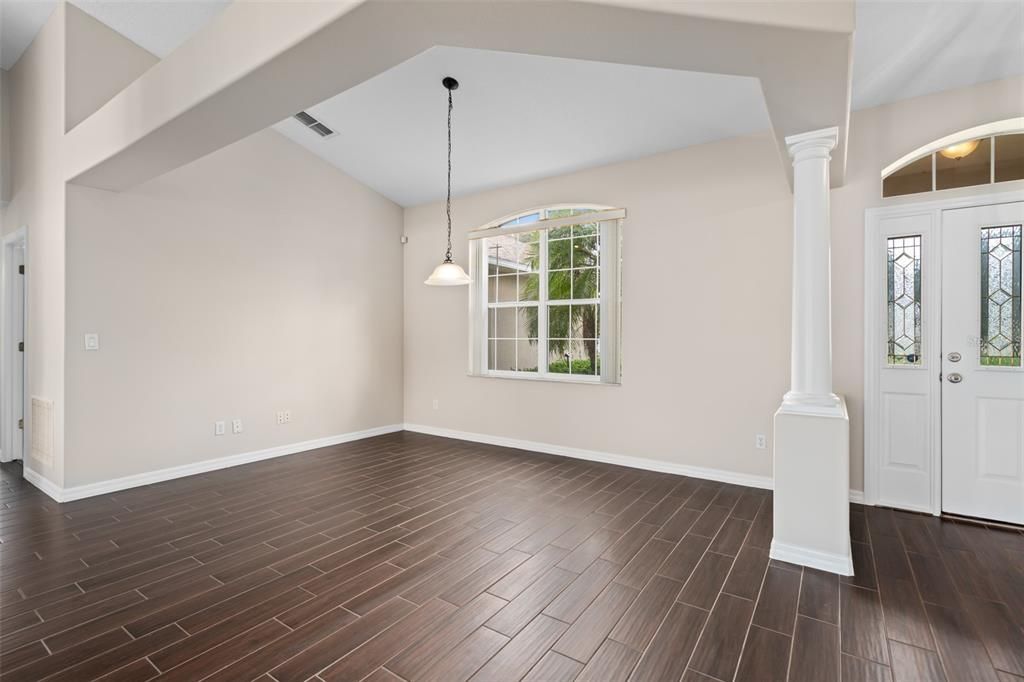 For Rent: $2,500 (3 beds, 2 baths, 1729 Square Feet)