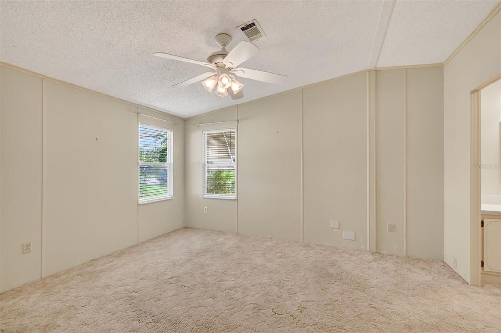 На продажу: $180,000 (2 спален, 2 ванн, 1170 Квадратных фут)