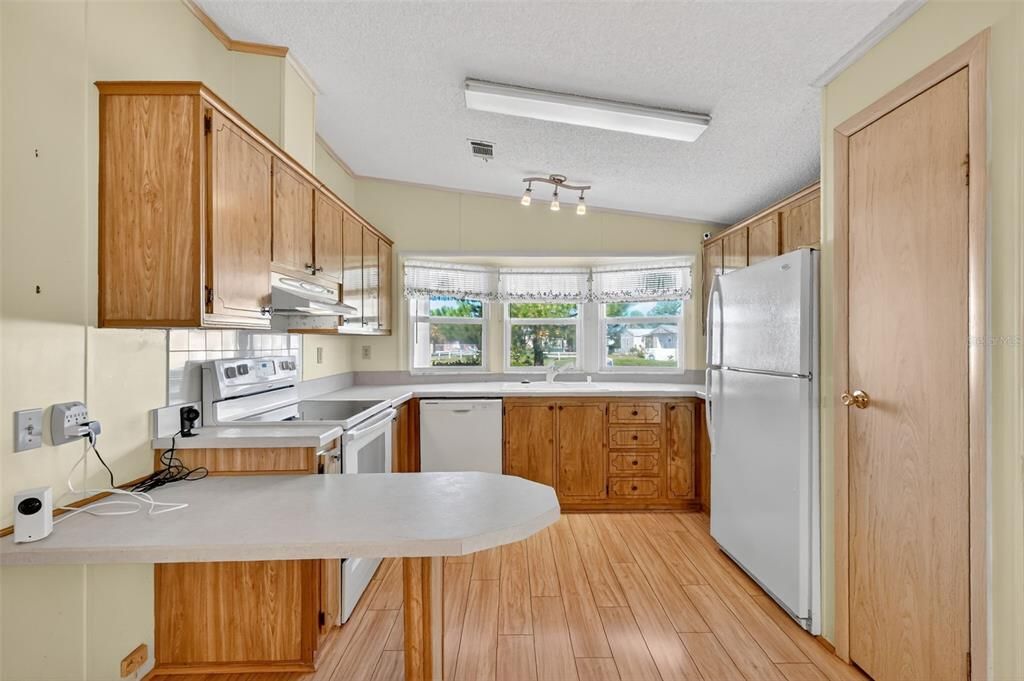 На продажу: $180,000 (2 спален, 2 ванн, 1170 Квадратных фут)