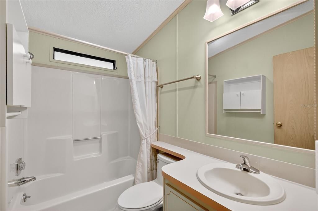 На продажу: $180,000 (2 спален, 2 ванн, 1170 Квадратных фут)