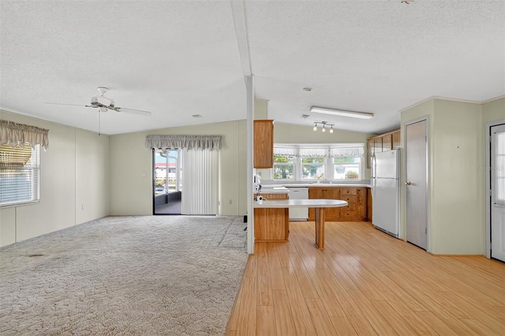 На продажу: $180,000 (2 спален, 2 ванн, 1170 Квадратных фут)