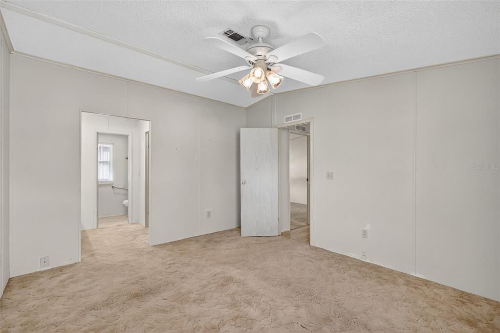 На продажу: $180,000 (2 спален, 2 ванн, 1170 Квадратных фут)