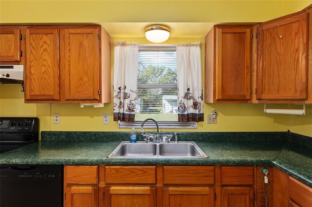 Active With Contract: $269,000 (3 beds, 2 baths, 1377 Square Feet)