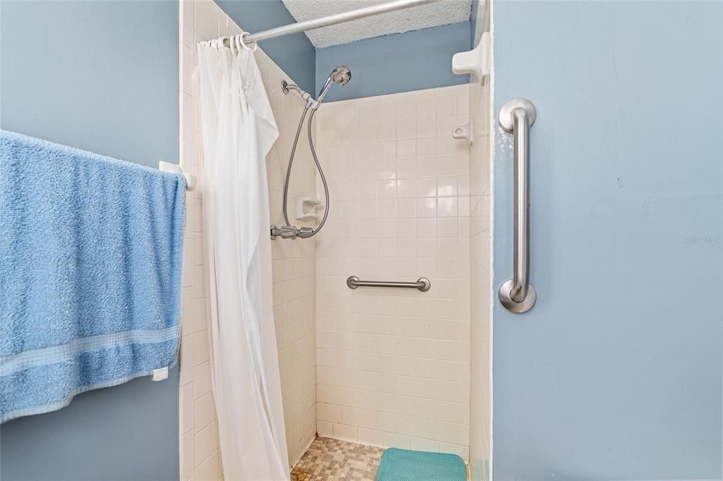 Active With Contract: $269,000 (3 beds, 2 baths, 1377 Square Feet)