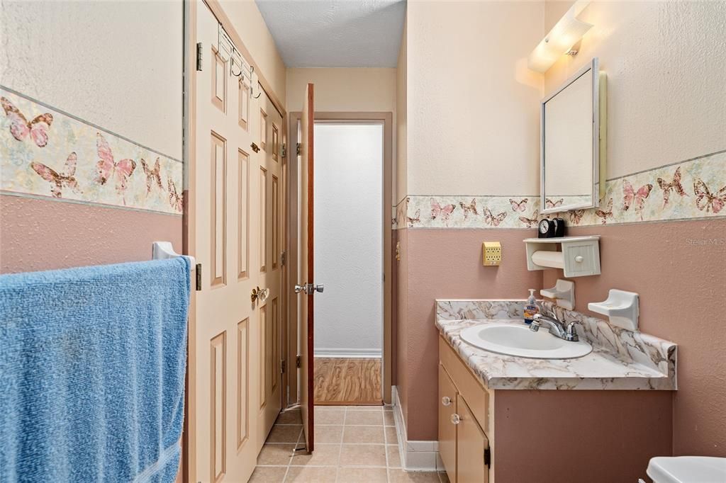 Active With Contract: $269,000 (3 beds, 2 baths, 1377 Square Feet)