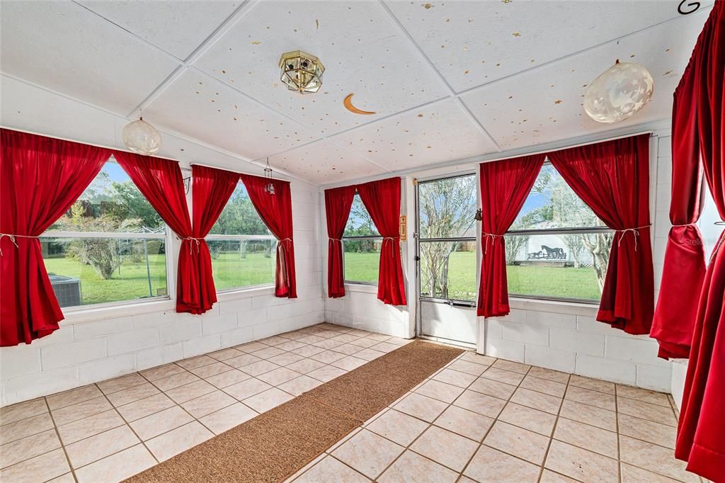 Active With Contract: $269,000 (3 beds, 2 baths, 1377 Square Feet)