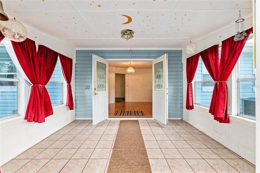 Active With Contract: $269,000 (3 beds, 2 baths, 1377 Square Feet)