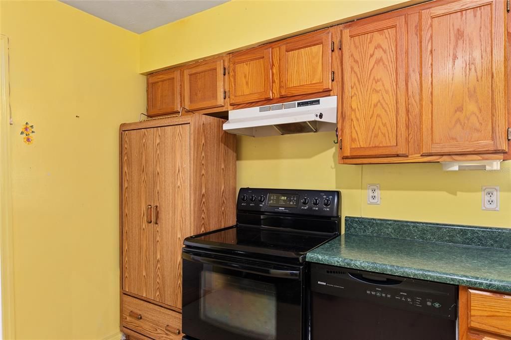 Active With Contract: $269,000 (3 beds, 2 baths, 1377 Square Feet)