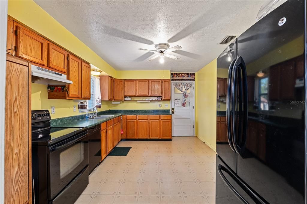 Active With Contract: $269,000 (3 beds, 2 baths, 1377 Square Feet)